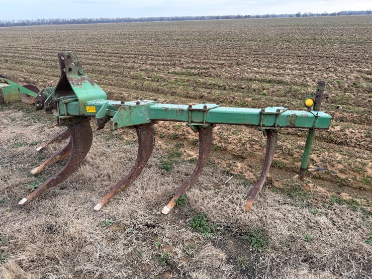 #38718-•-7-shank-chisel-plow-image-1