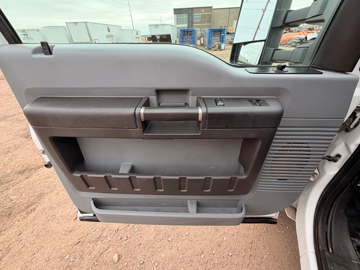 2015-ford-f550-image-29