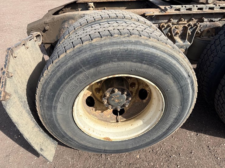 2003-mack-ch613-image-23