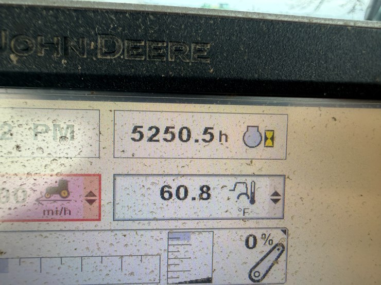 2014-john-deere-8260r-image-48