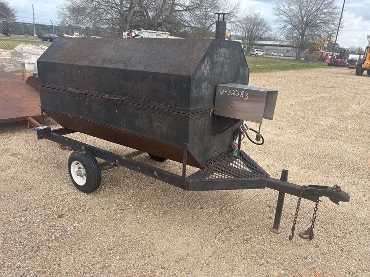 #1634-•-propane-smoker-with-rotating-rotisserie-rod-image-1