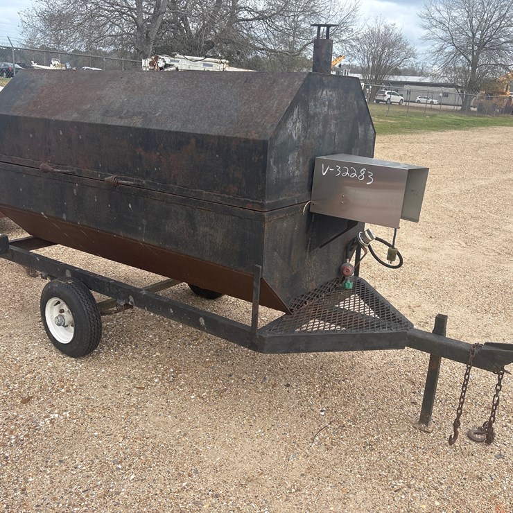 #1634 • PROPANE SMOKER WITH ROTATING ROTISSERIE ROD