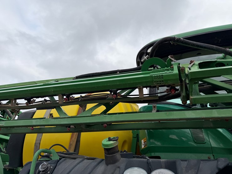 2015-john-deere-r4030-image-56