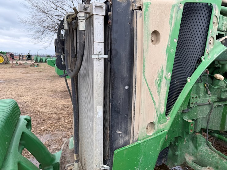 2014-john-deere-8260r-image-42