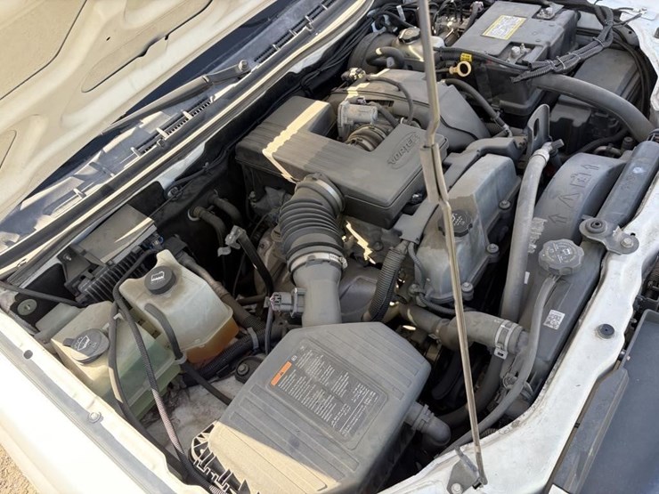 2011-chevrolet-colorado-image-19