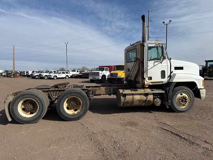 2003-mack-ch613-image-5
