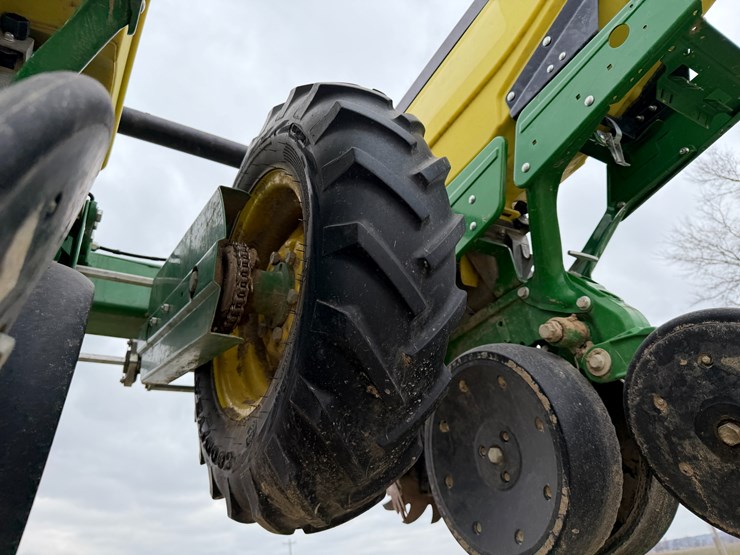 john-deere-1725-image-11