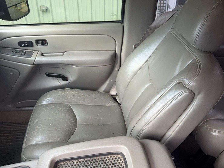 2005-chevrolet-silverado-3500-image-13