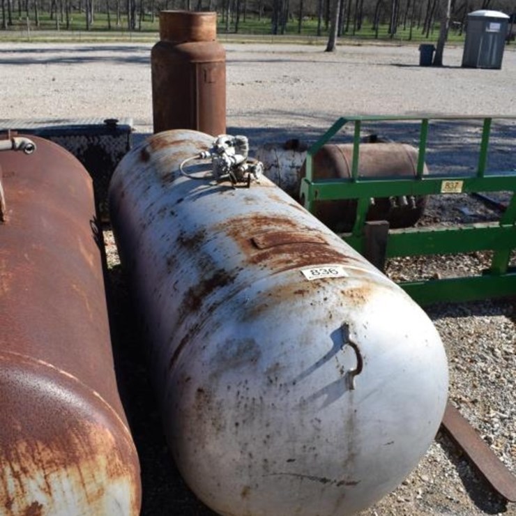 250 GALLON STEEL TANK