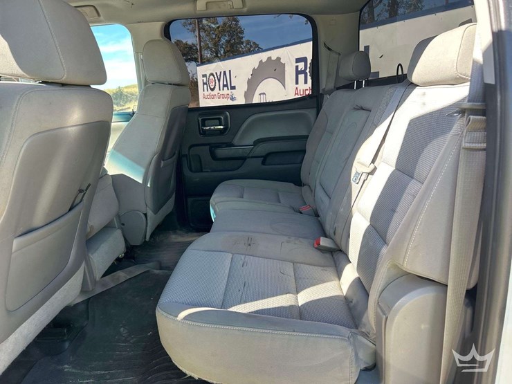 2015-gmc-3500-image-19