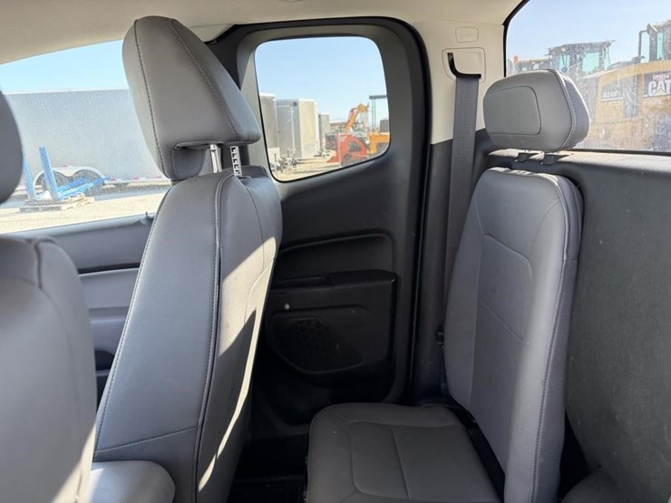 2017-chevrolet-colorado-image-16