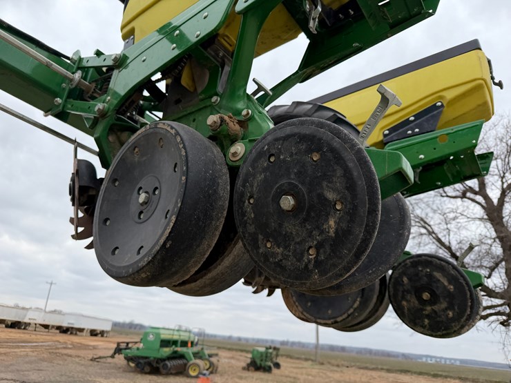 john-deere-1725-image-25