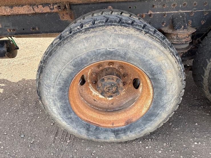 2005-sterling-lt8500-image-30