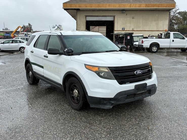 2015-ford-explorer-image-2