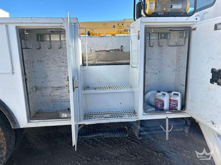 2019-freightliner-m2-106-image-29