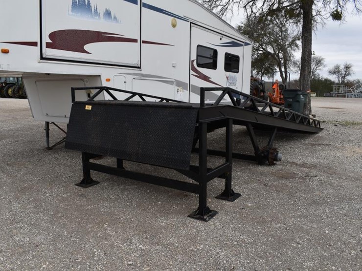 26'-portable-load-ramp-image-2