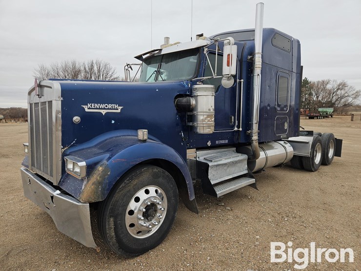 2005-kenworth-w900b-image-1
