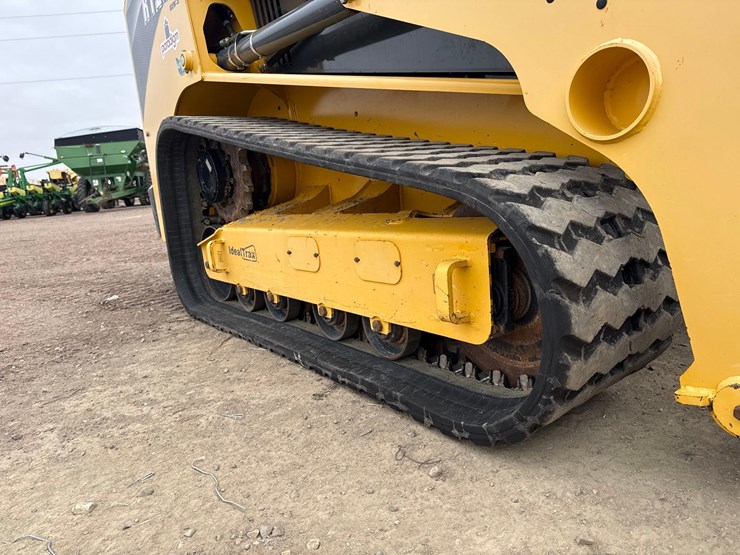 2017-gehl-250-image-10