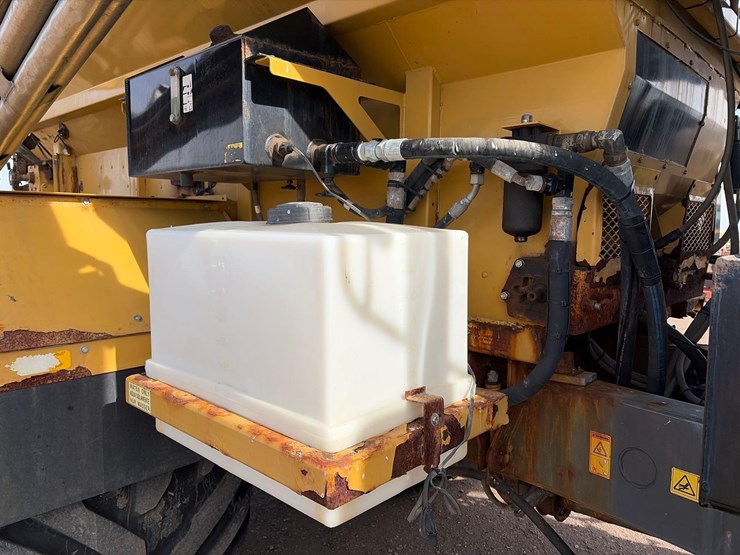 2016-agco-terragator-9300-image-27