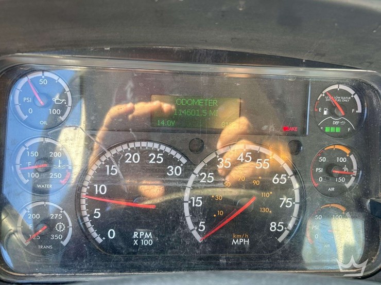 2019-freightliner-m2-106-image-13