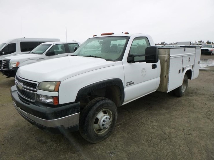 2007-chevrolet-3500-image-1