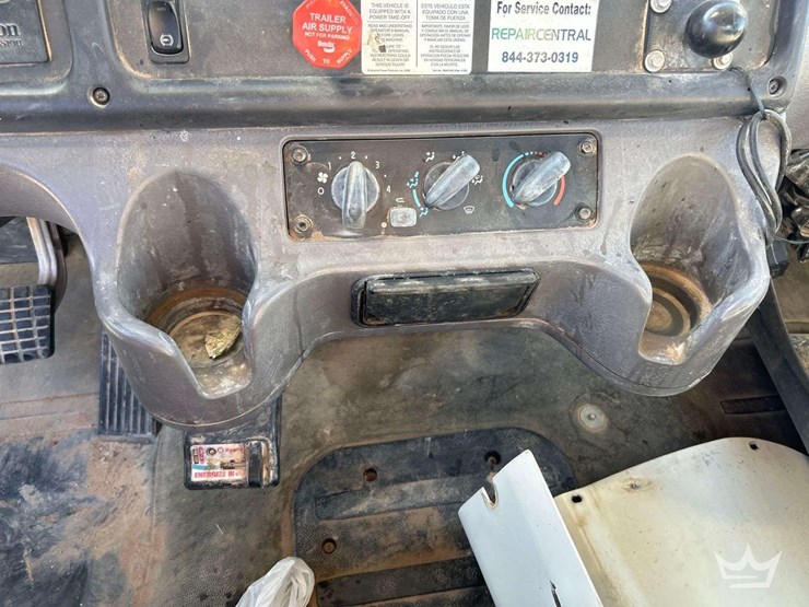 2019-freightliner-m2-106-image-17