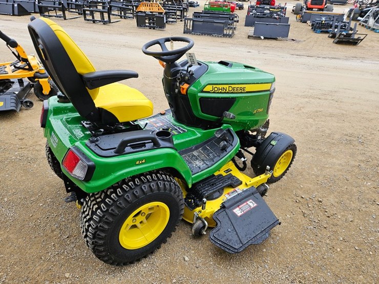 2020-john-deere-x758-image-5