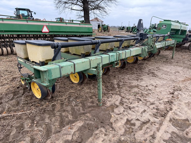 john-deere-7300-image-2