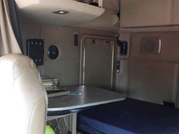 2016-kenworth-t680-image-19