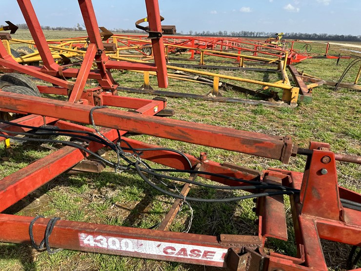 case-ih-4300-image-42