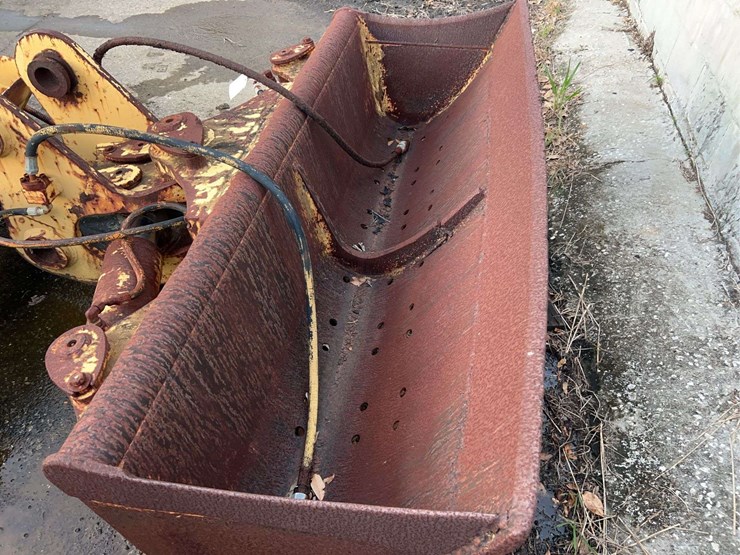 71”-hydraulic-bucket-image-17