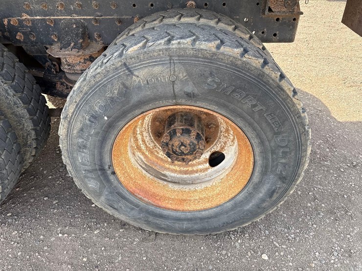 2005-sterling-lt8500-image-29