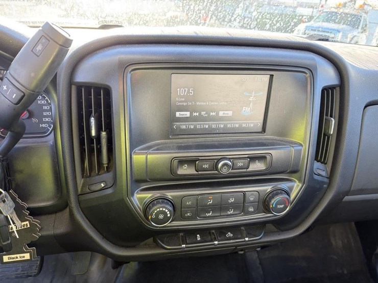 2016-chevrolet-silverado-2500-image-16