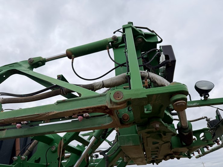 2015-john-deere-r4030-image-32