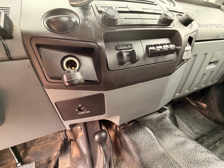 2015-ford-f550-image-30