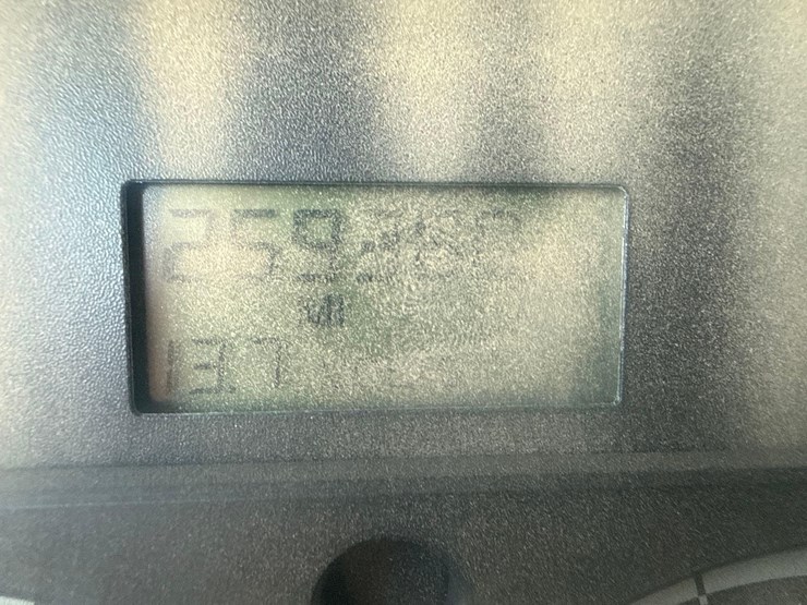 2005-sterling-lt8500-image-33