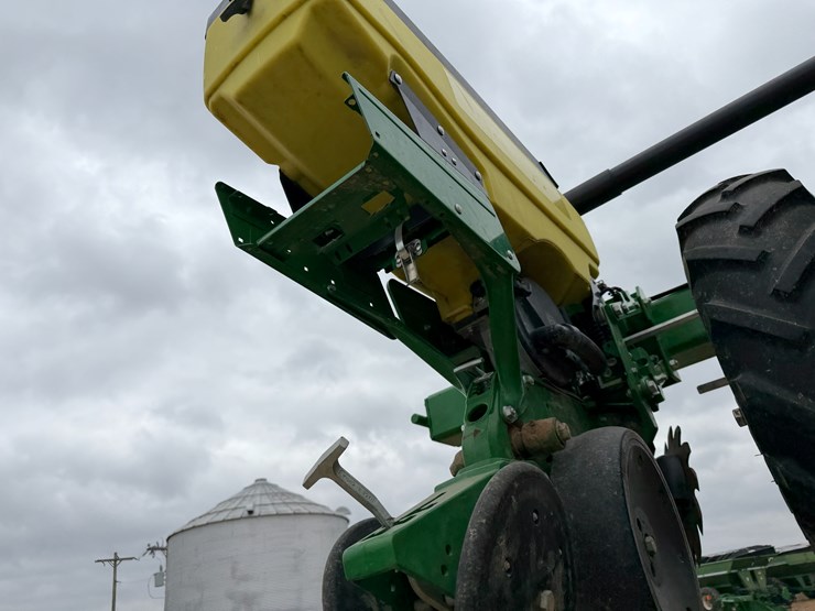 john-deere-1725-image-65