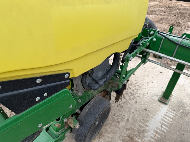john-deere-1725-image-29