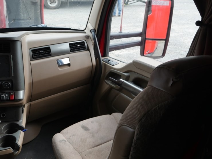 2016-kenworth-t680-image-30