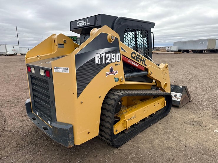 2017-gehl-250-image-3