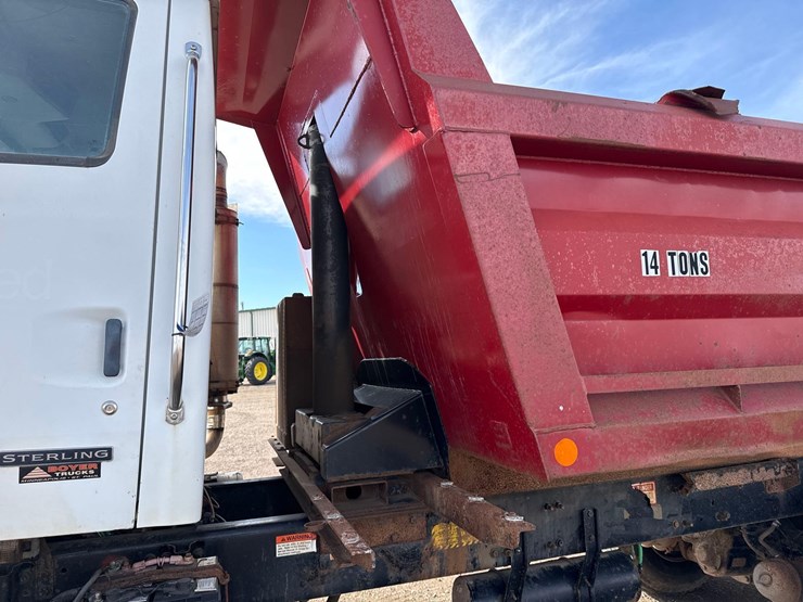 2005-sterling-lt8500-image-13