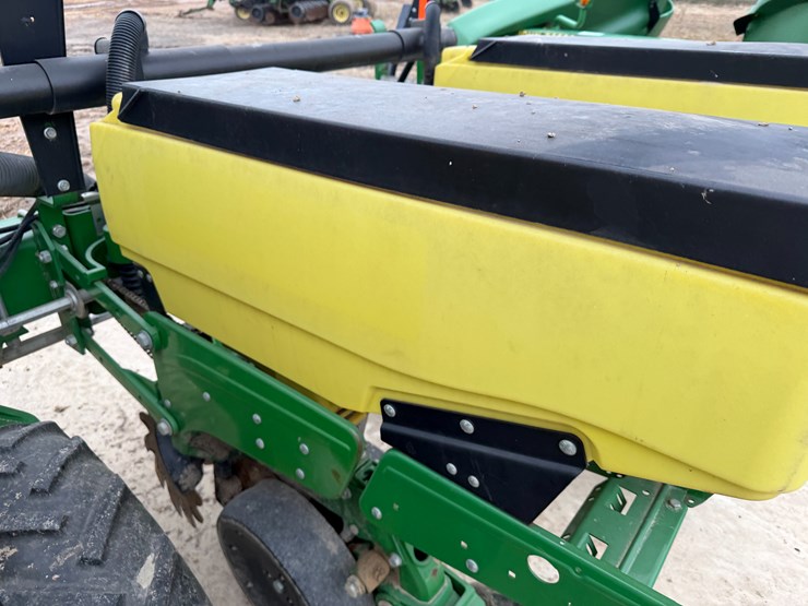 john-deere-1725-image-31