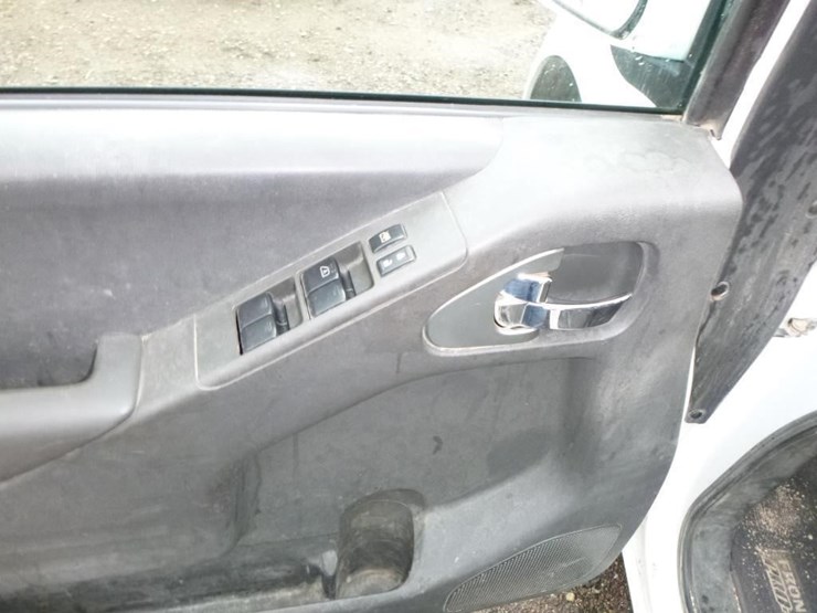 2016-nissan-frontier-image-14