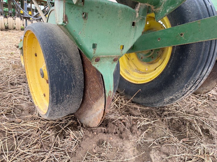 john-deere-7300-image-41