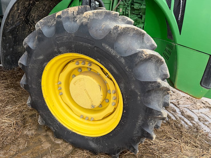 2014-john-deere-8260r-image-9