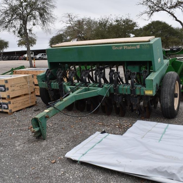 10' GREAT PLAINS NO TILL DRILL