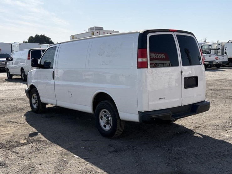 2016-chevrolet-express-2500-image-4