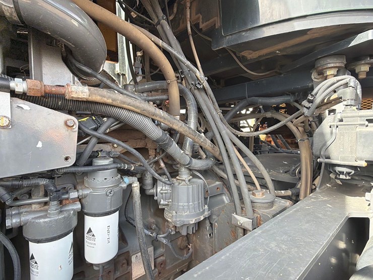 2016-agco-terragator-9300-image-22