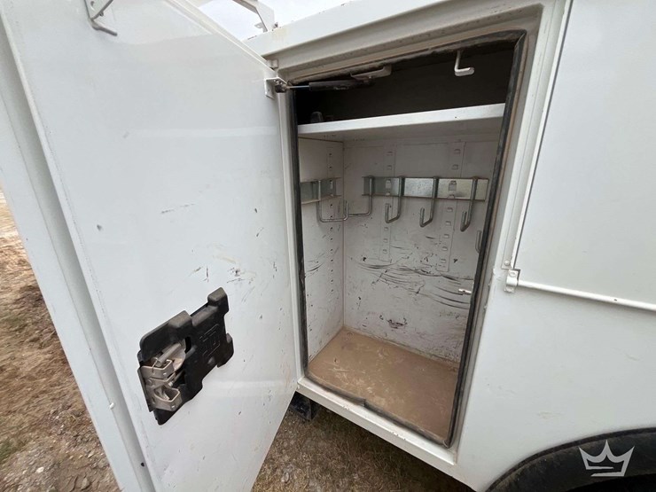 2018-freightliner-m2-106-image-23