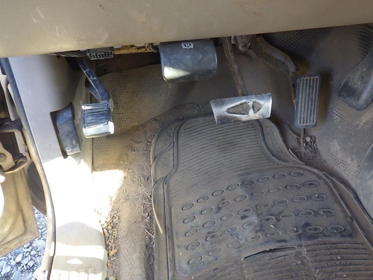 2004-chevrolet-3500-image-11